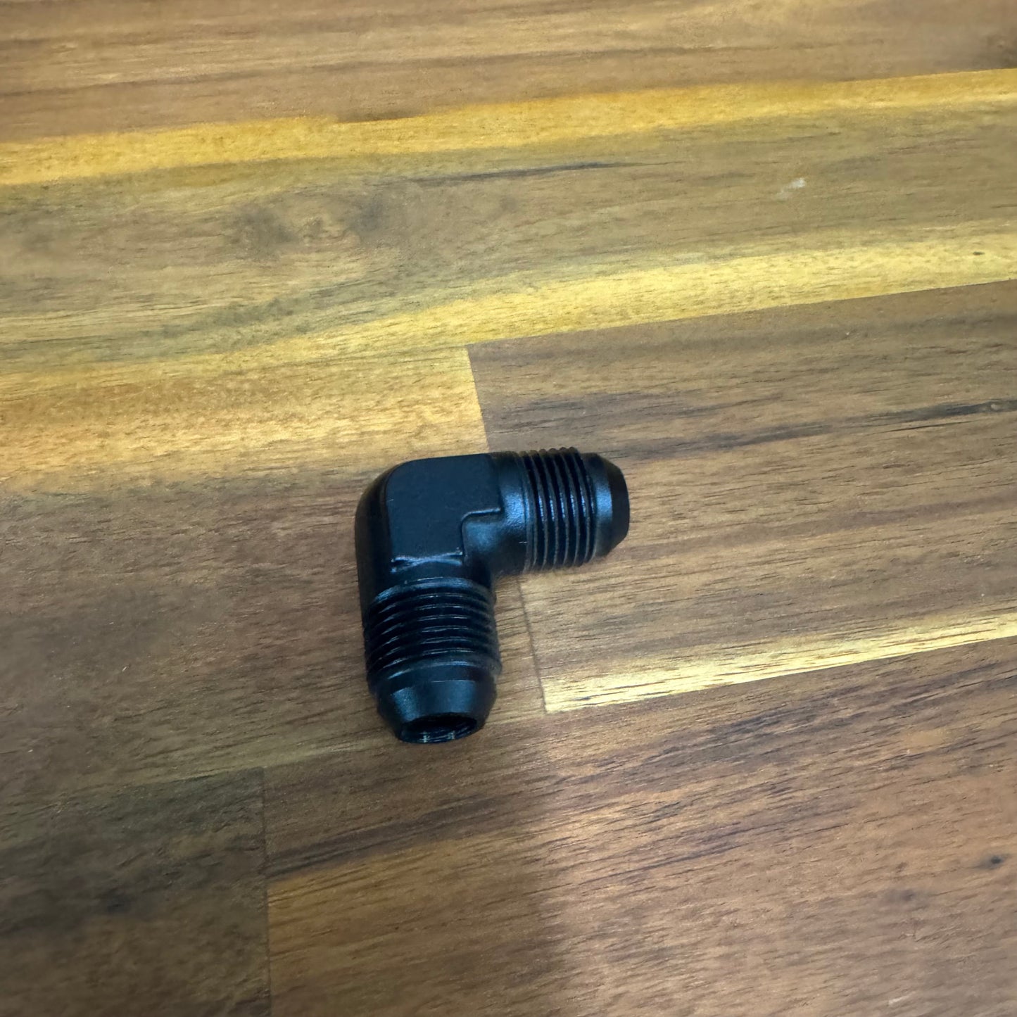 AN8 90 elbow male