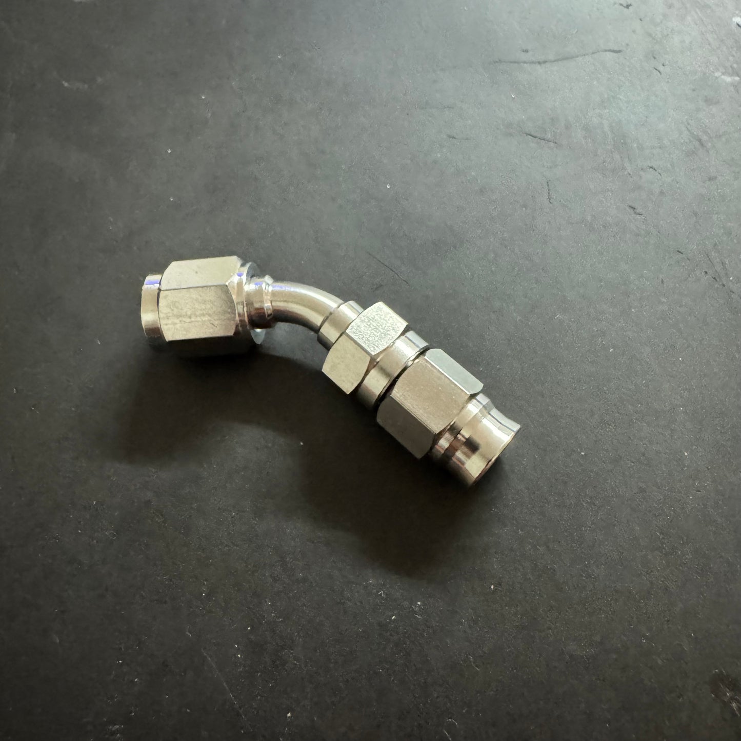 AN3 45-degree Locking Tube Connector
