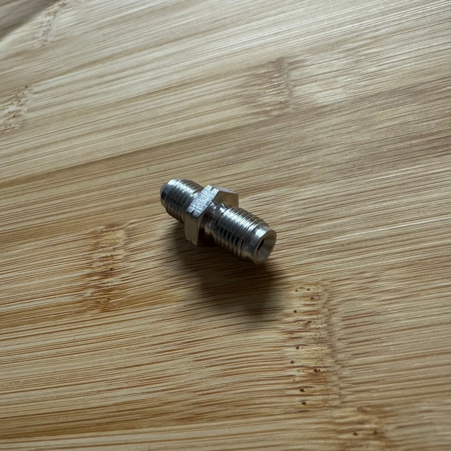 AN3-AN3 inverted flare adapter