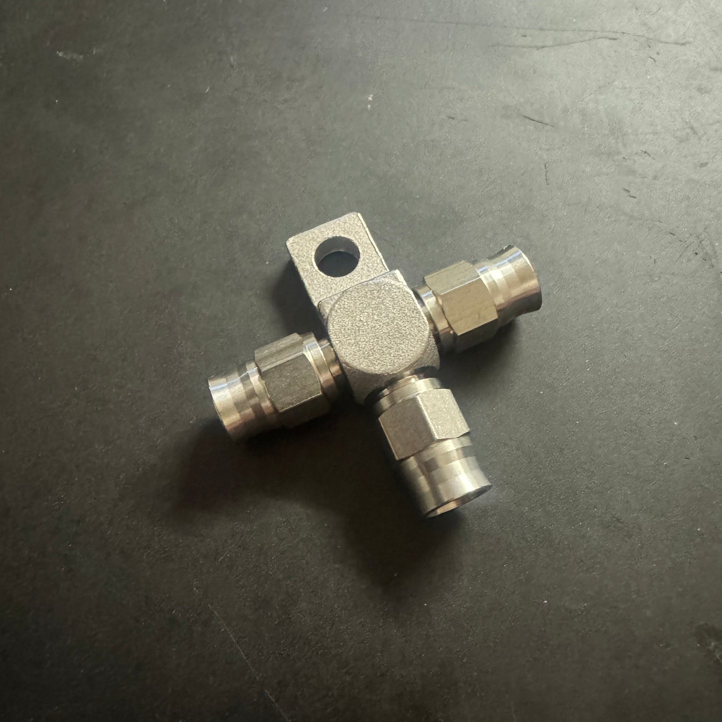 AN3 Male T-type tee